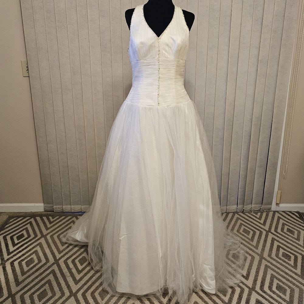 Elegant White Wedding Dress